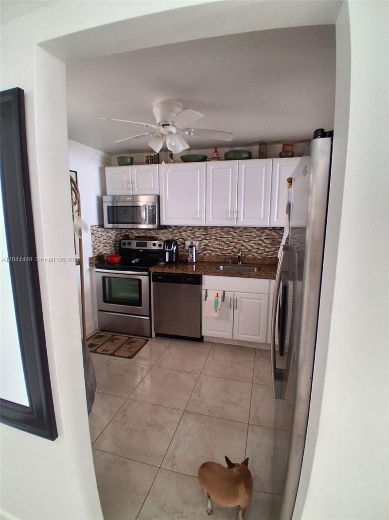 410 SE 2nd St , Unit 307, Hallandale Beach, FL 33009 Photo