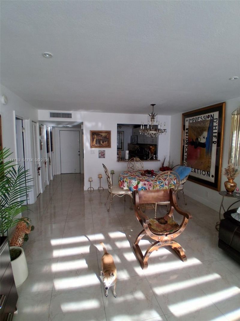 410 SE 2nd St , Unit 307, Hallandale Beach, FL 33009 Photo