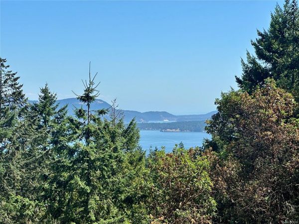 130 Blackburn Rd , Salt Spring, BC V8K 2B8