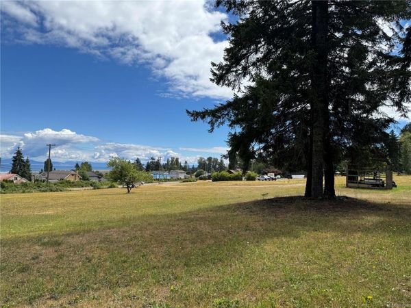 3824 ross Ave , Royston, BC V0R 2V0