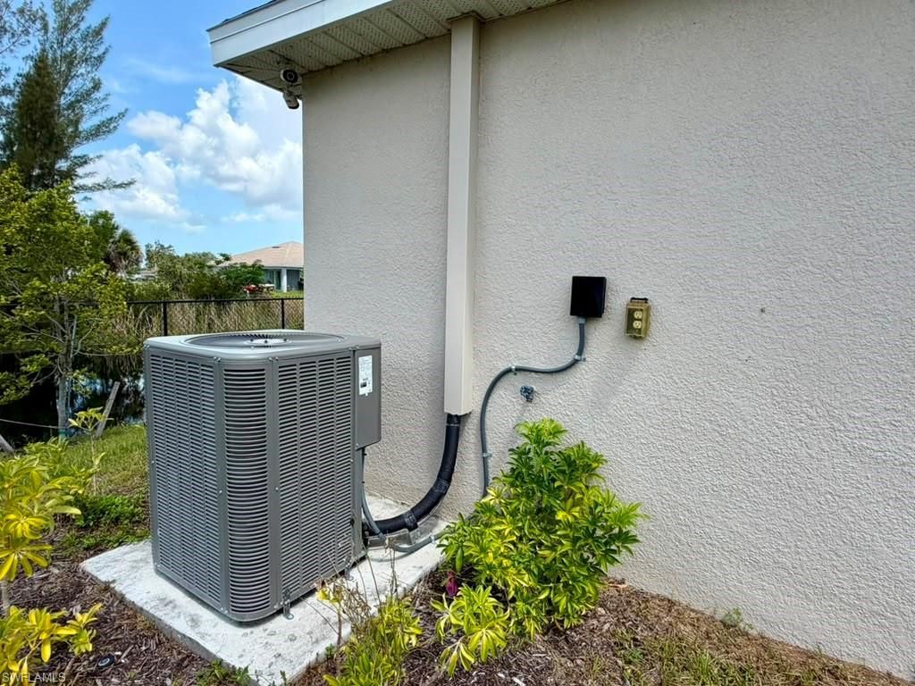 4104 NE 12th Ct, Cape Coral, FL 33909 Photo