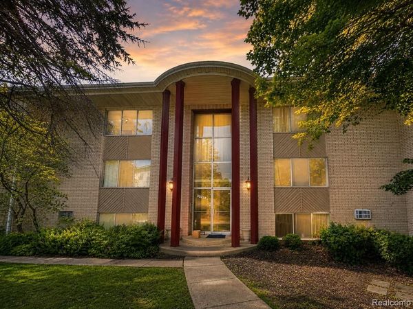33234 Kingslane Court, Farmington Hills, MI 48336