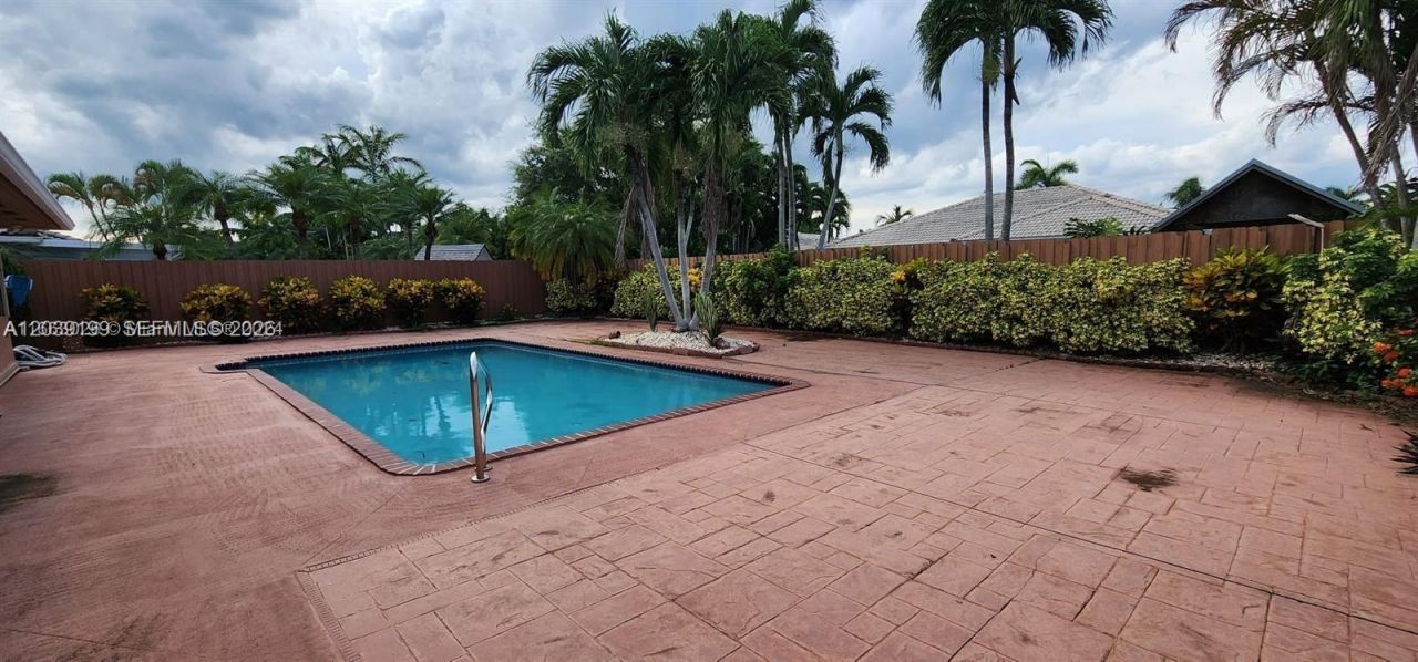 14817 SW 180th St , Miami, FL 33187 Photo