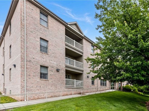1 Coraopolis Rd, Unit 200, Coraopolis, PA 15108