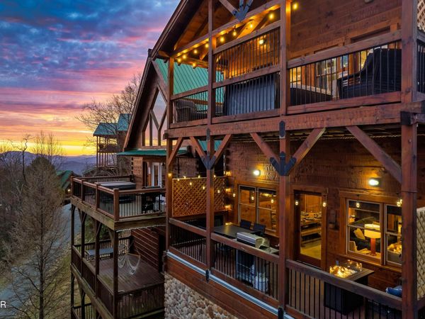 1255 Bear Cub Way, Gatlinburg, TN 37738