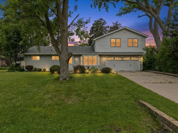 5524 S Bruner Street , Hinsdale, IL 60521