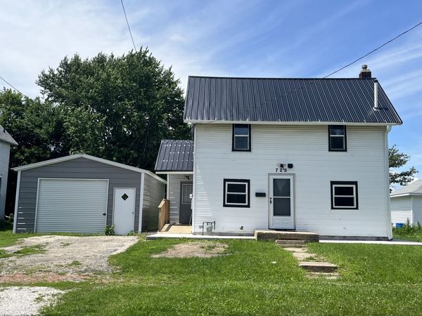 725 Madison Avenue , Kewanee, IL 61443