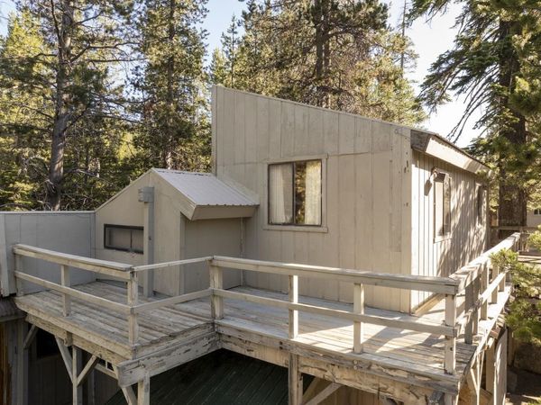 125 S Yuba Drive, Soda Springs, CA 95728