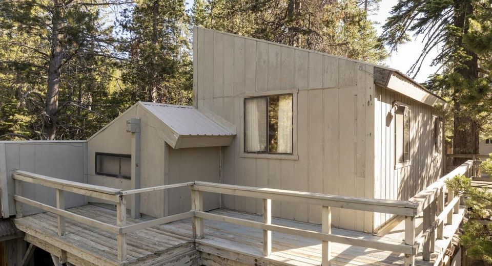 125 S Yuba Drive, Soda Springs, CA 95728 Photo