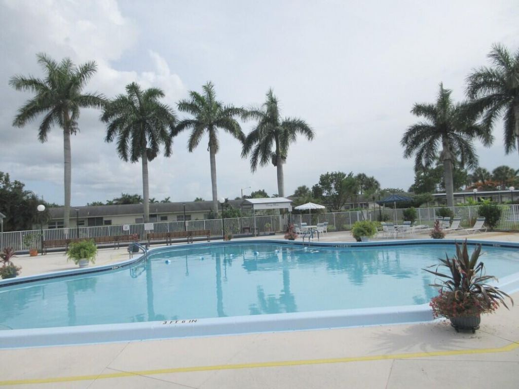 2572 Emory Drive E, Unit J, West Palm Beach, FL 33415 Photo