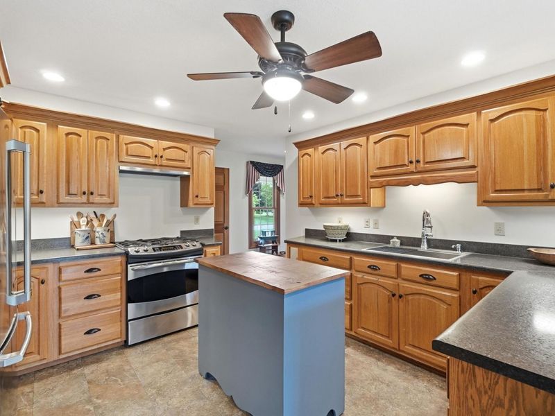 656 Gardenview Circle, Lima, OH 45801 Photo 10