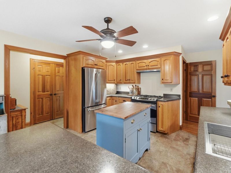656 Gardenview Circle, Lima, OH 45801 Photo 11