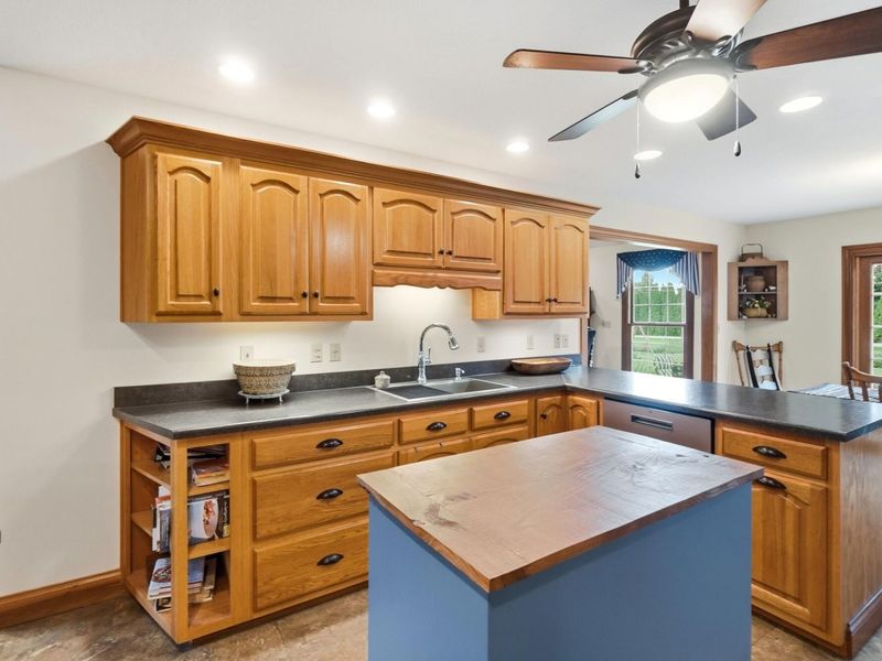 656 Gardenview Circle, Lima, OH 45801 Photo 14