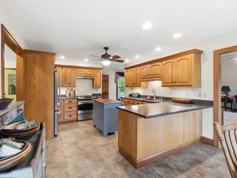 656 Gardenview Circle, Lima, OH 45801 Photo 9