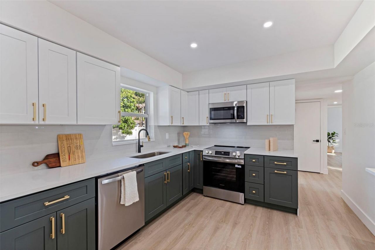 165 Pinewood Avenue, Clearwater, FL 33765 Photo