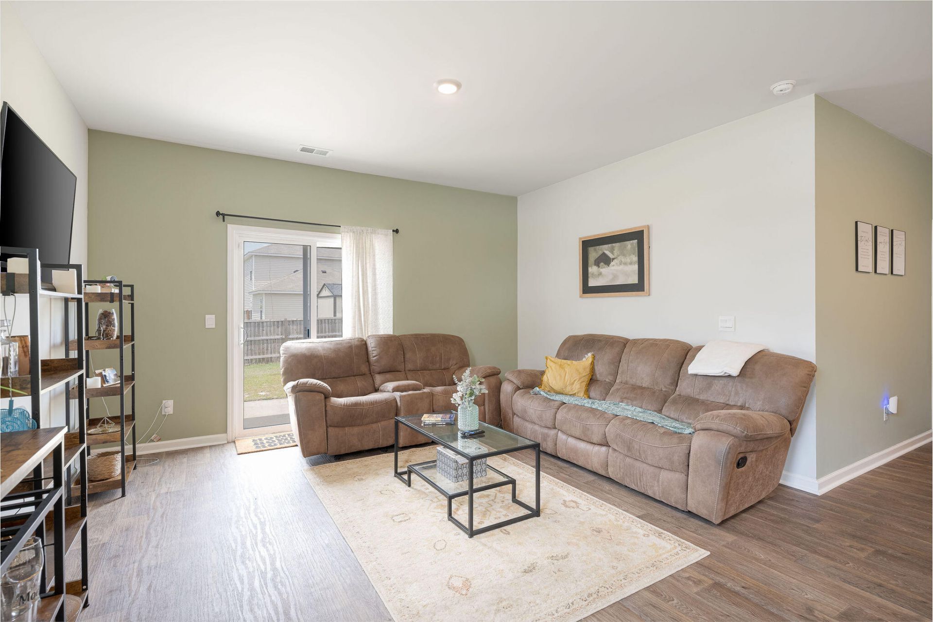 401 Eastern Pine Drive Photo 12