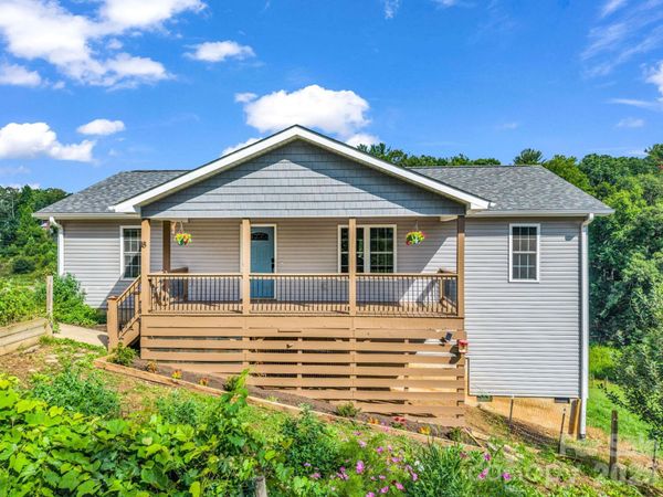 18 Old Chapman Place, Leicester, NC 28748