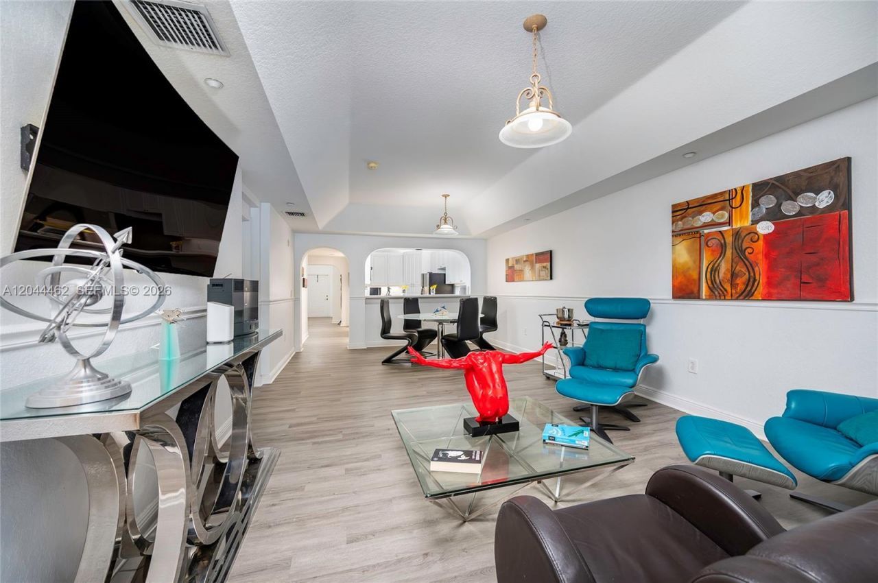 10700 NW 66th St, Unit 204, Doral, FL 33178 Photo