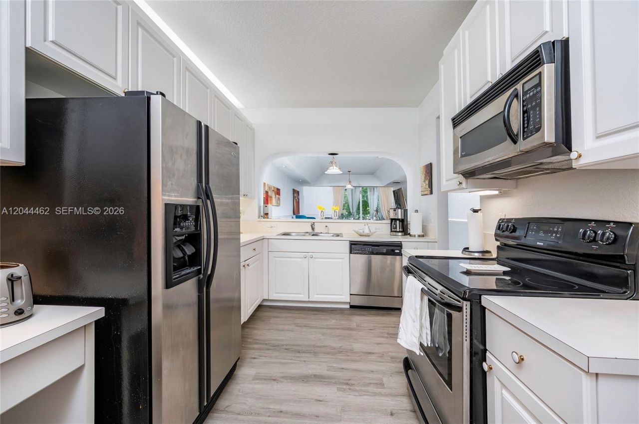 10700 NW 66th St, Unit 204, Doral, FL 33178 Photo