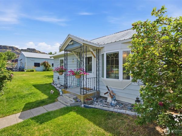 119 Washington Place, Electric City, WA 99123
