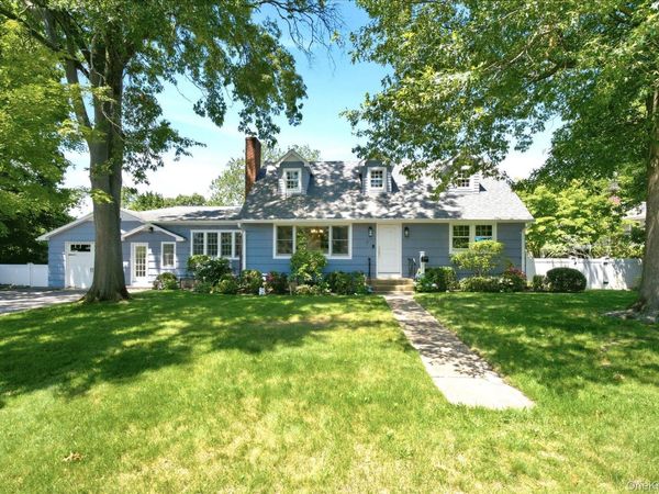 7 Vine Street , Bayville, NY 11709