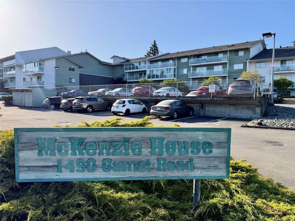 1490 GARNET Rd , Unit #312, Saanich, BC V8P 5L1