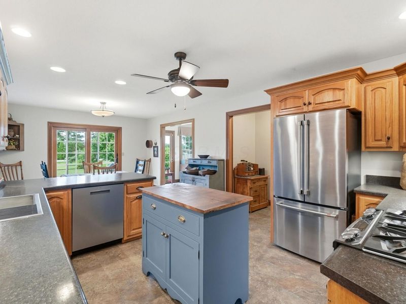 656 Gardenview Circle, Lima, OH 45801 Photo 13