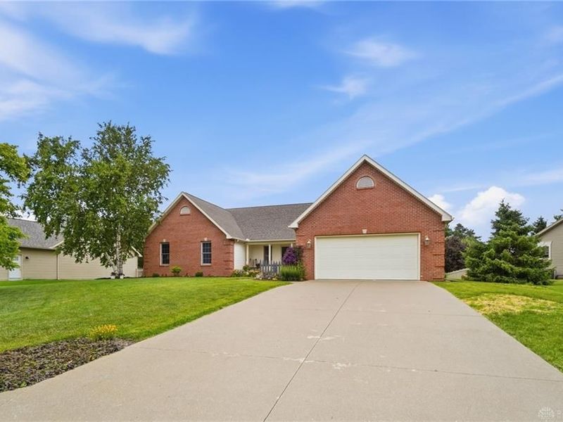 656 Gardenview Circle, Lima, OH 45801 Photo 2