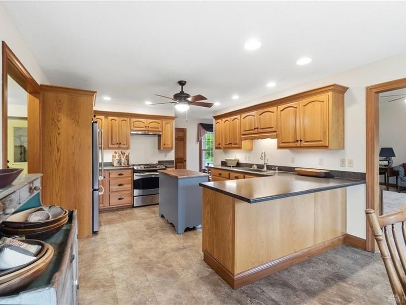 656 Gardenview Circle, Lima, OH 45801 Photo 9