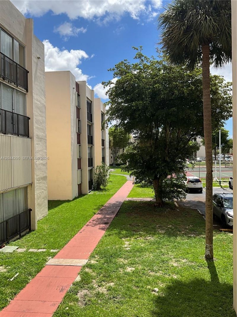 9441 SW 4th St , Unit 214, Miami, FL 33174 Photo