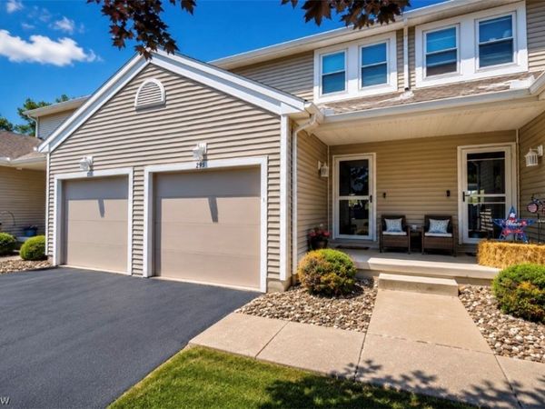 295 Pineview Drive NE, Warren, OH 44484