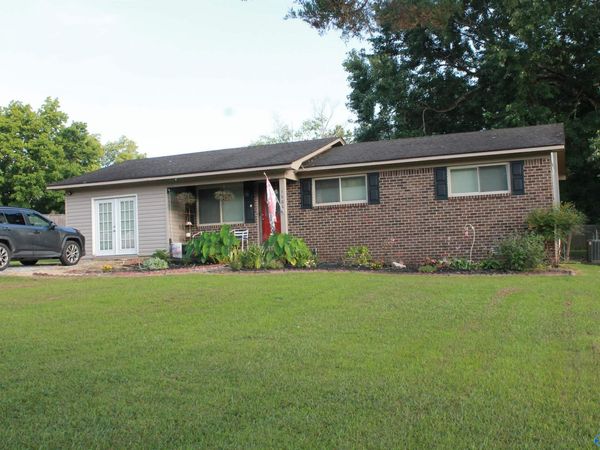 1604 Woodmont Street SW, Hartselle, AL 35640