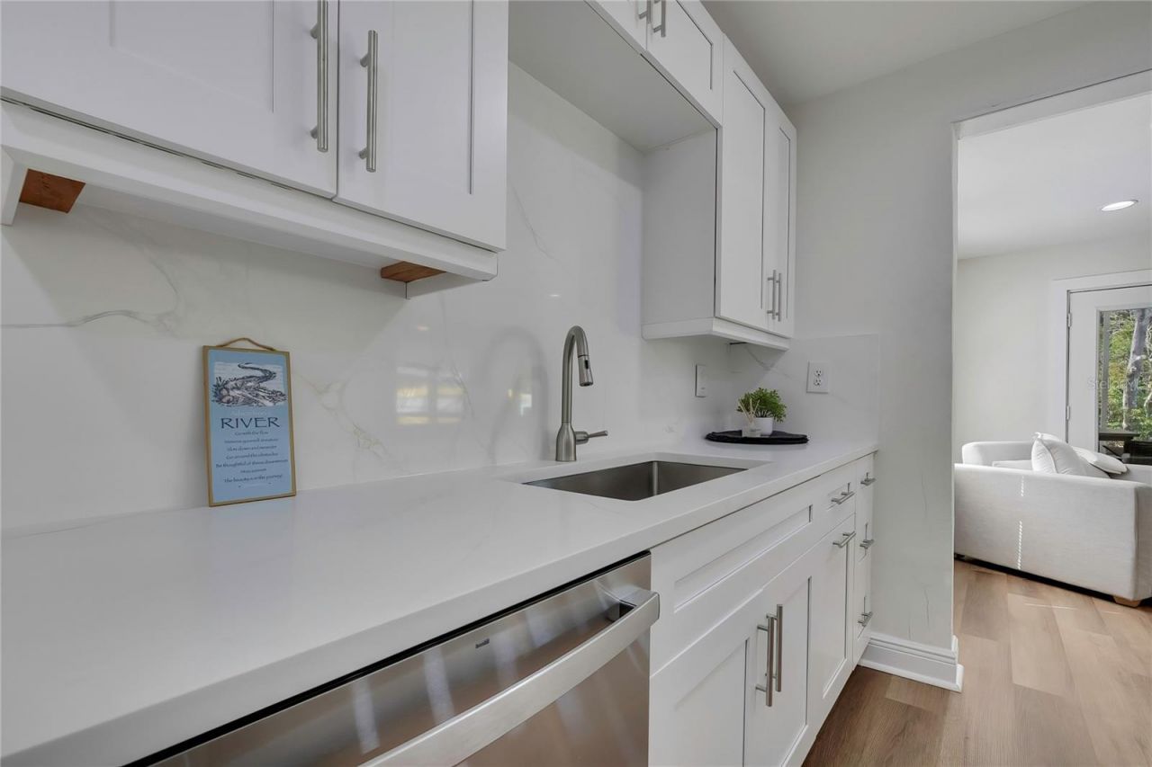 6080 Waverly Road , Weeki Wachee, FL 34607 Photo