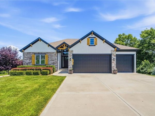 12001 S Eagle Crest Drive, Lee's Summit, MO 64086