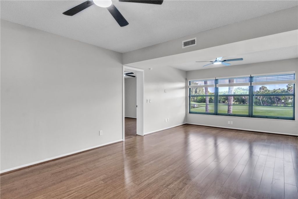 21 Plantation Drive, Unit 205, Vero Beach, FL 32966 Photo
