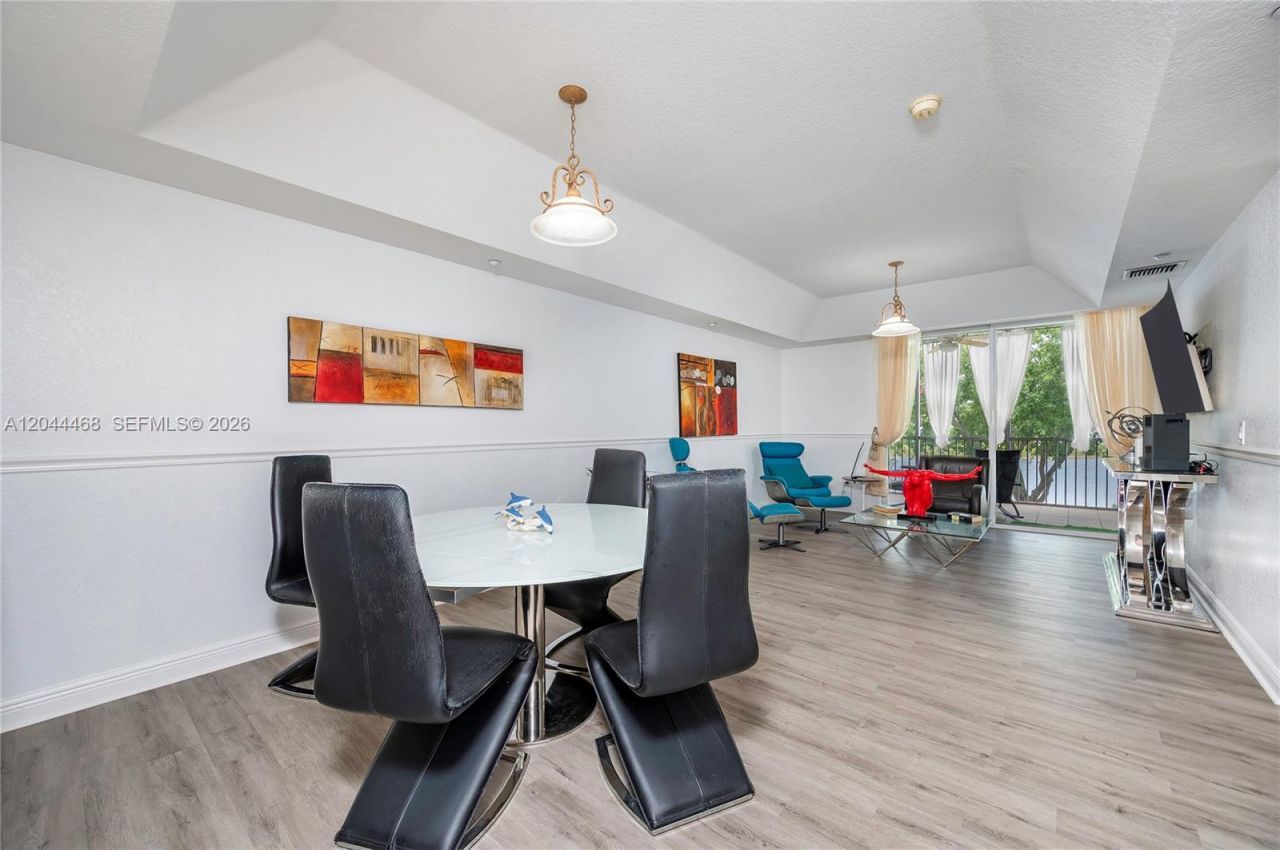 10700 NW 66th St , Unit 204, Doral, FL 33178 Photo