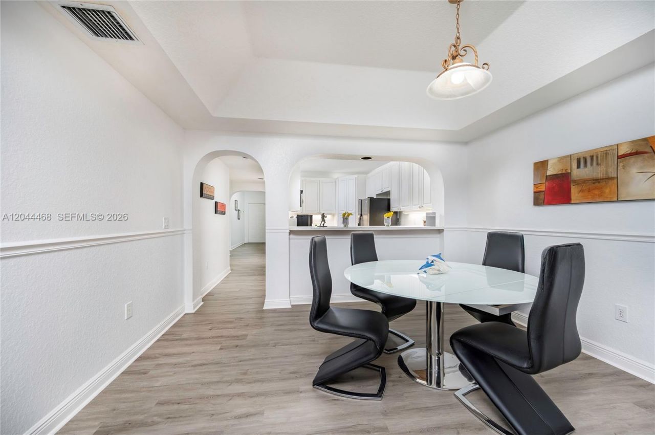10700 NW 66th St , Unit 204, Doral, FL 33178 Photo