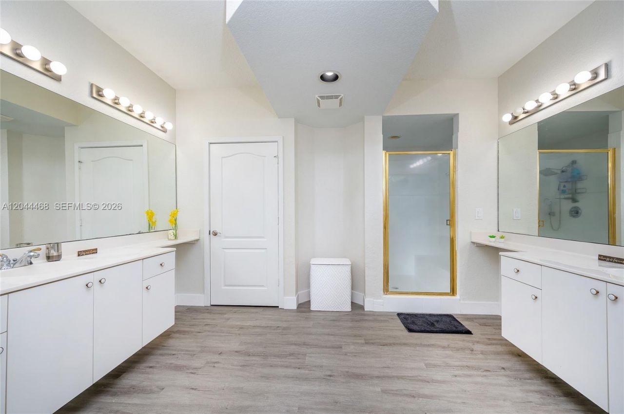10700 NW 66th St , Unit 204, Doral, FL 33178 Photo