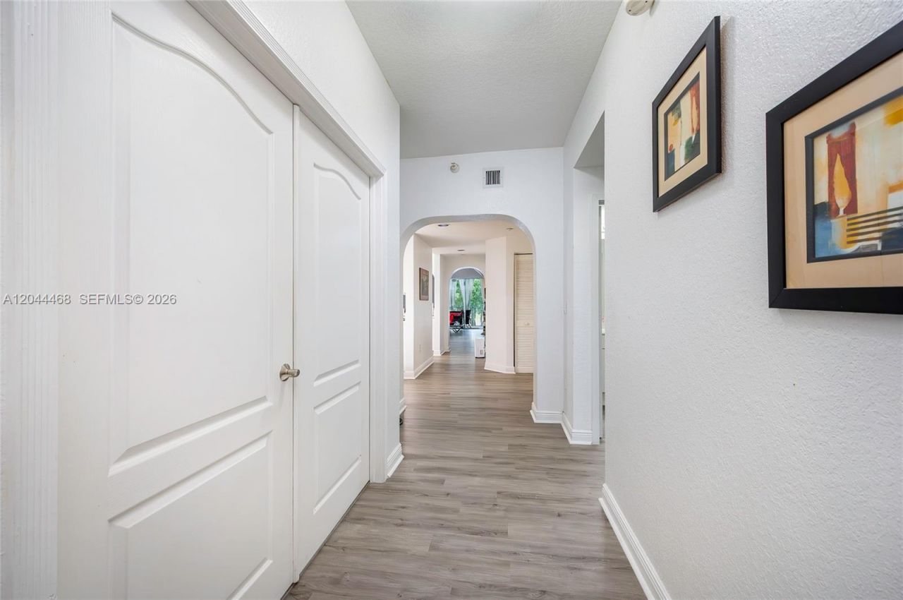 10700 NW 66th St , Unit 204, Doral, FL 33178 Photo
