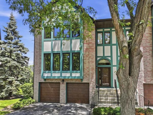 971 W ESSEX Place , Arlington Heights, IL 60004