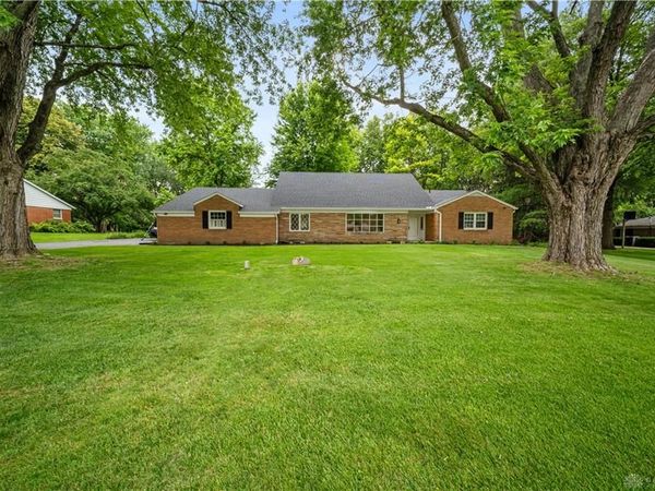2196 Merrimont Drive, Troy, OH 45373