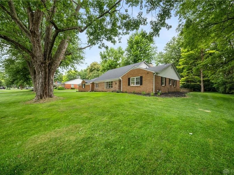 2196 Merrimont Drive, Troy, OH 45373 Photo 2