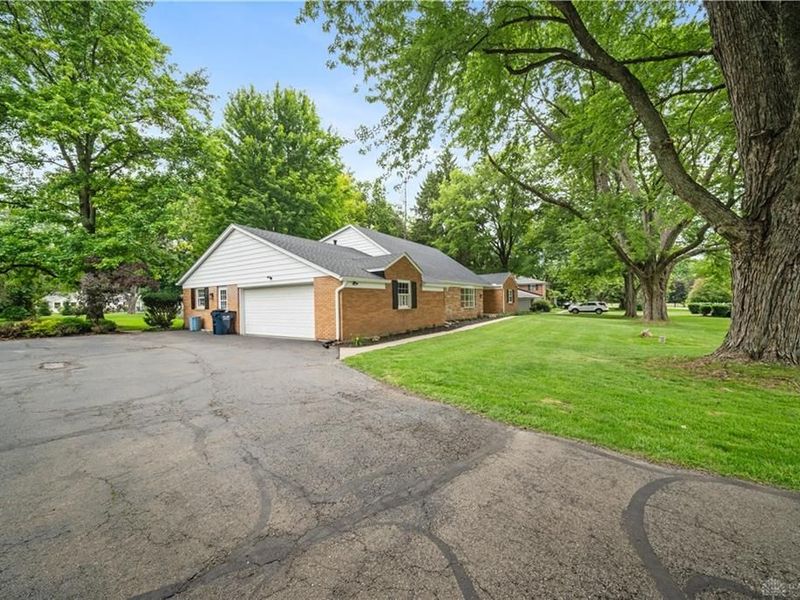 2196 Merrimont Drive, Troy, OH 45373 Photo 3