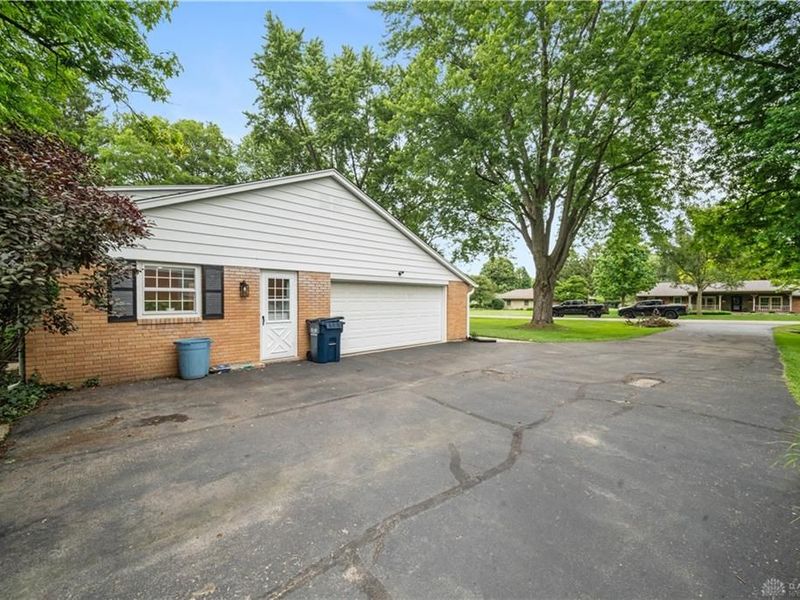 2196 Merrimont Drive, Troy, OH 45373 Photo 4