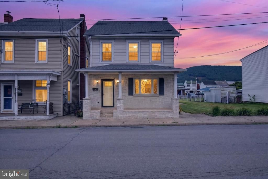 533 S 2ND STREET , LYKENS, PA 17048
