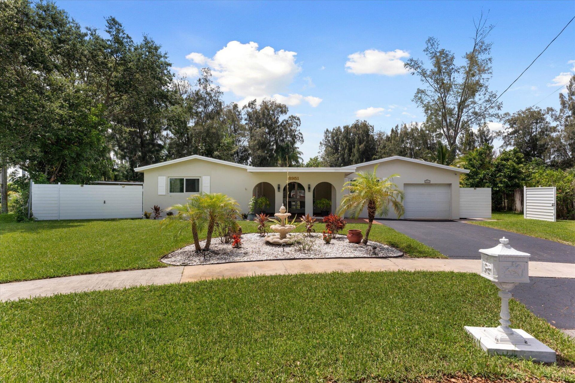 8951 SW 51st Place, Cooper City, FL 33328 Photo