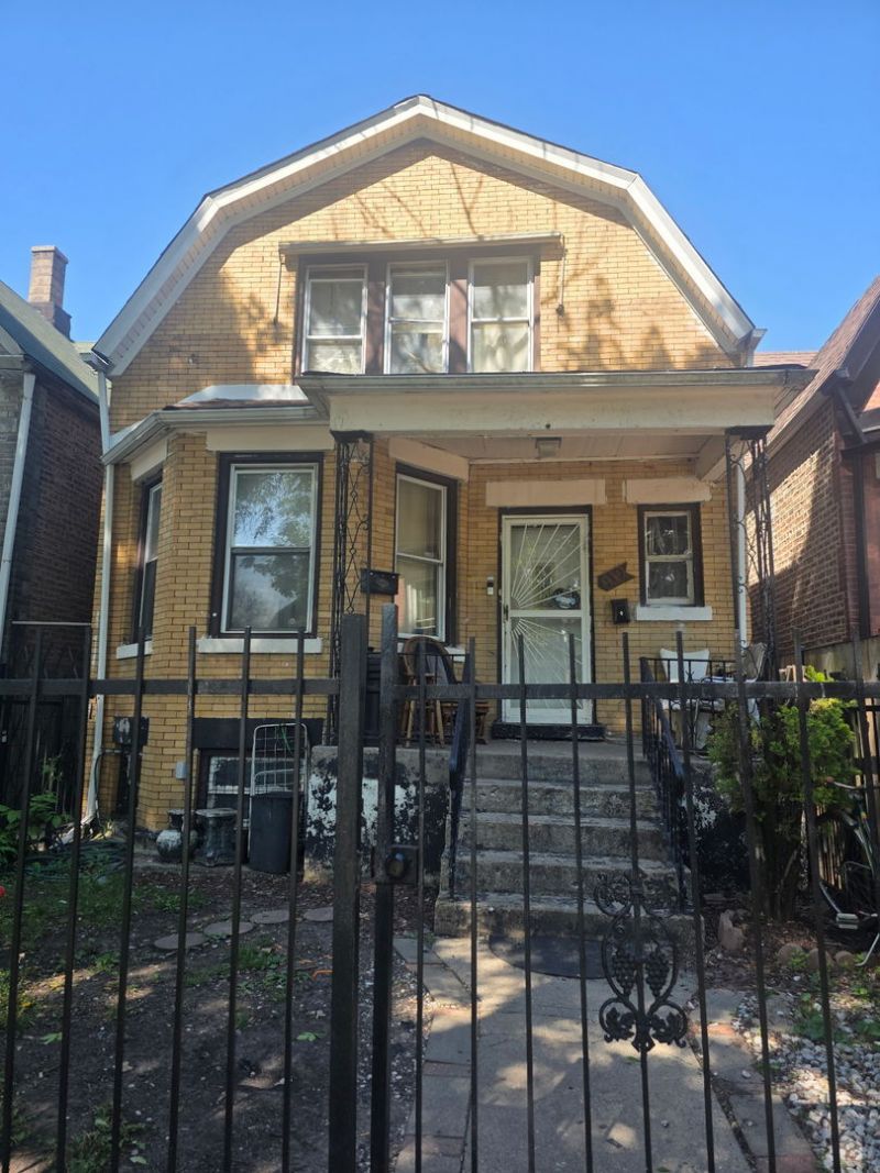 912 N Trumbull Avenue, Chicago, IL 60651 Main Photo