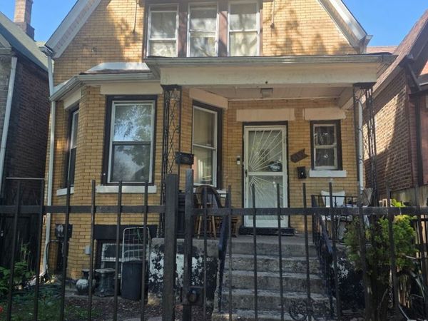 912 N Trumbull Avenue , Chicago, IL 60651
