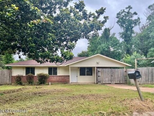 428 Queen Marie Lane, Jackson, MS 39209
