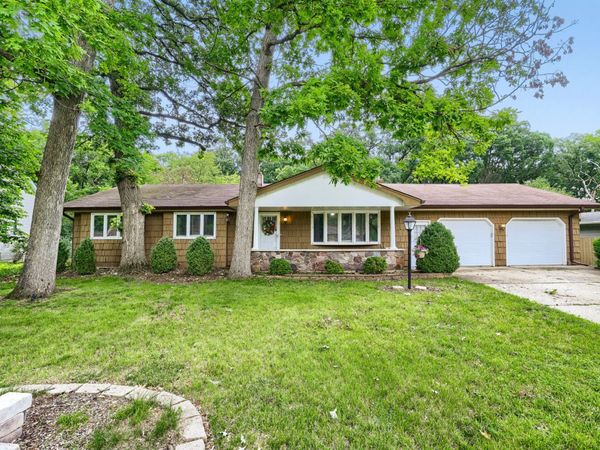 823 Greenwood Avenue , Carpentersville, IL 60110